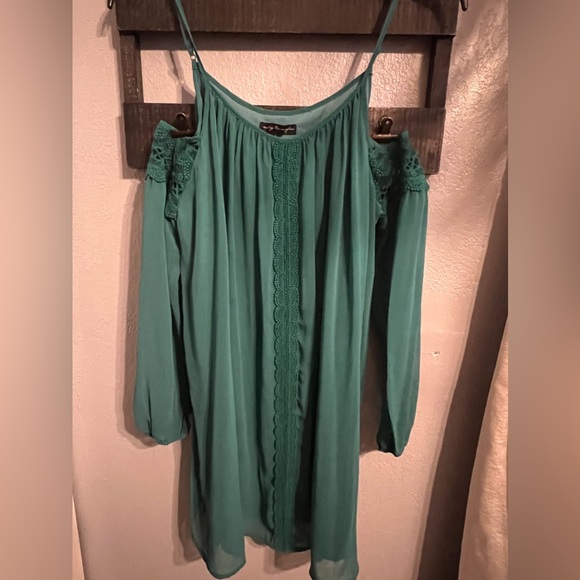 City Triangles Women’s Cold Shoulder Dress - Picture 2 of 8